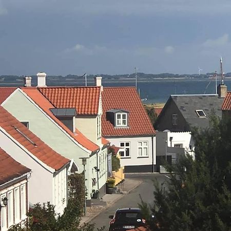 Den Lille Skole - Ferie Pa Aero I Marstal By - Vaerelser Hotell Exteriör bild